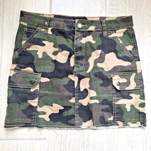 Iris Jeans women's multicolor camouflage print denim cargo mini skirt size large - Picture 2 of 9